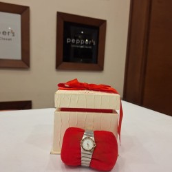 Omega Constellation ladies' watch with a white dial and a two-tone silver and gold