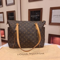 Louis Vuitton Totally MM Monogram Canvas Tote Bag