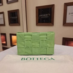 Bottega Veneta Cassette bag in the iconic green color