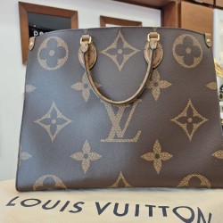 Louis Vuitton OnTheGo GM Monogram Giant Tote bag in brown canvas.
