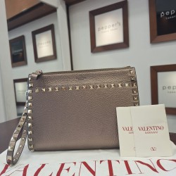 Valentino Garavani Rockstud Pouch in metallic leather - NEW